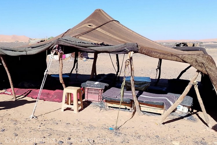 Wüste Übernachtung bei eine familieNomaden